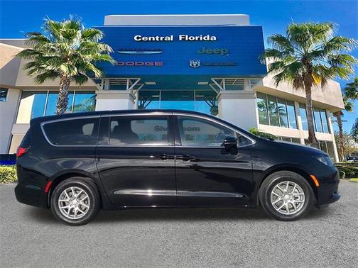 2026 Chrysler Voyager LX