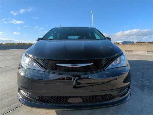 2026 Chrysler Voyager LX