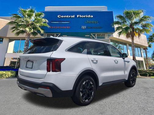 White Pearl 2024 Kia Sorento S