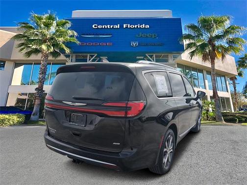 2025 Chrysler Pacifica L