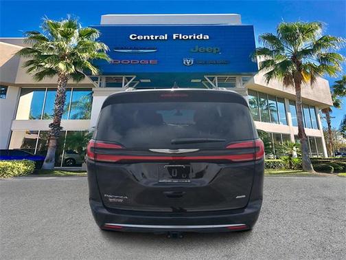 2025 Chrysler Pacifica L