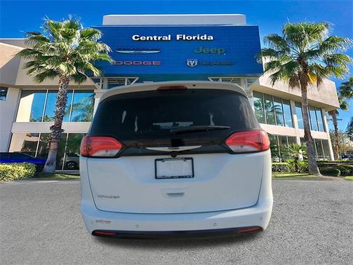 2026 Chrysler Voyager LX