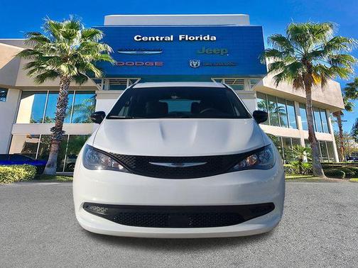 2026 Chrysler Voyager LX