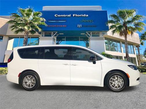 2026 Chrysler Voyager LX