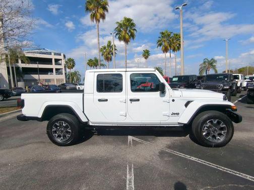 2026 Jeep Gladiator Sahara 4x4