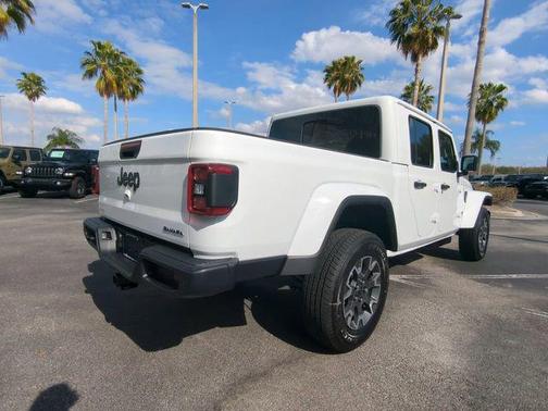 2026 Jeep Gladiator Sahara 4x4