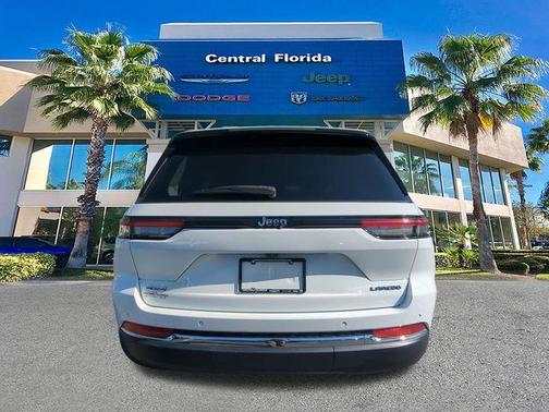 2023 Jeep Grand Cherokee Laredo