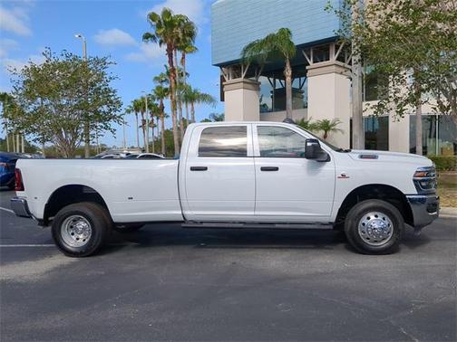 2025 RAM 3500 Tradesman Crew Cab 4x4 8' Box