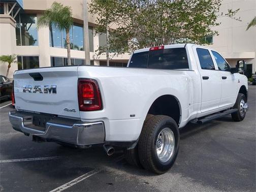 2025 RAM 3500 Tradesman Crew Cab 4x4 8' Box