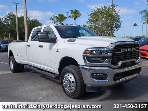 2025 RAM 3500 Tradesman Crew Cab 4x4 8' Box