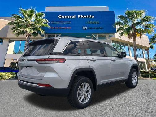 Silver Zynith 2026 Jeep Grand Cherokee Altitude