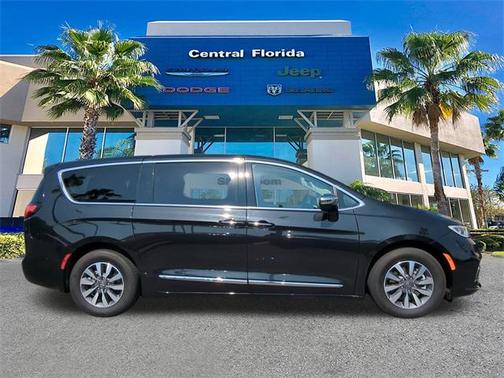 2023 Chrysler Pacifica Hybrid Limited