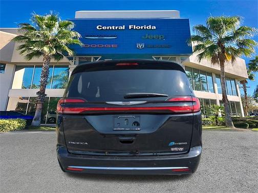 2023 Chrysler Pacifica Hybrid Limited