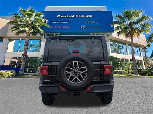 2025 Jeep Wrangler 4-Door Sahara 4x4