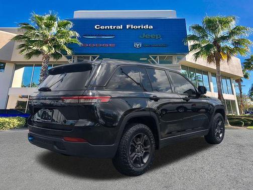 Diamond Black Crystal Pearlcoat 2025 Jeep Grand Cherokee 4xe Trailhawk