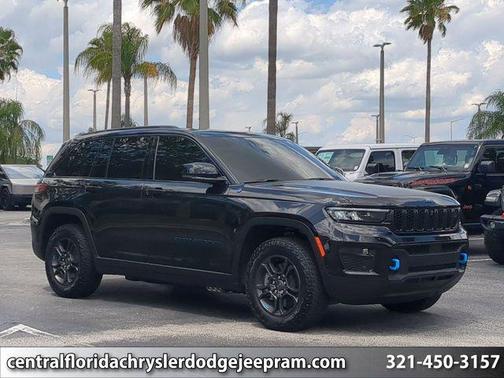 Diamond Black Crystal Pearlcoat 2025 Jeep Grand Cherokee 4xe Trailhawk