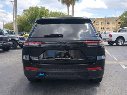 Diamond Black Crystal Pearlcoat 2025 Jeep Grand Cherokee 4xe Trailhawk