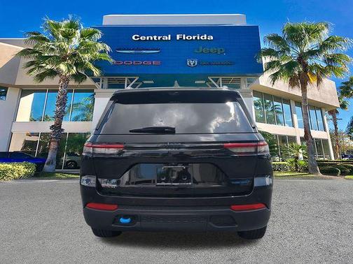 Diamond Black Crystal Pearlcoat 2025 Jeep Grand Cherokee 4xe Trailhawk
