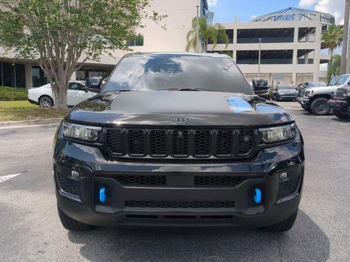 Diamond Black Crystal Pearlcoat 2025 Jeep Grand Cherokee 4xe Trailhawk