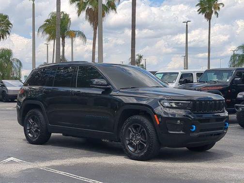Diamond Black Crystal Pearlcoat 2025 Jeep Grand Cherokee 4xe Trailhawk