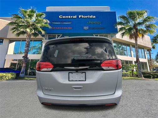 2026 Chrysler Voyager LX