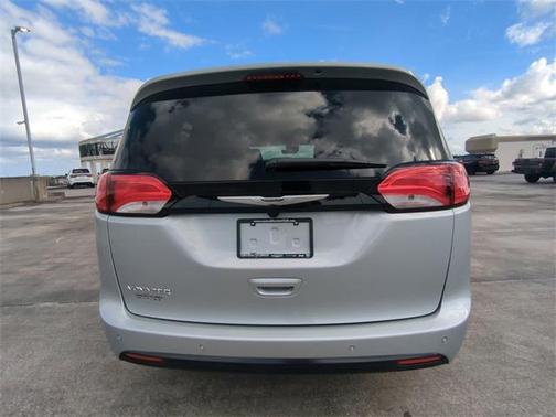 2026 Chrysler Voyager LX