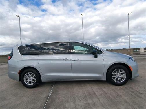 2026 Chrysler Voyager LX