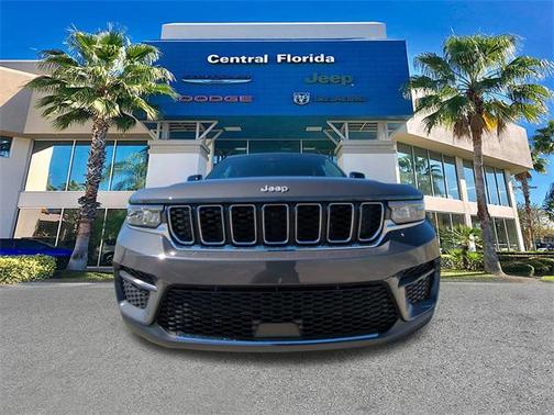 2025 Jeep Grand Cherokee Laredo