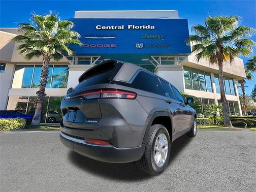 2025 Jeep Grand Cherokee Laredo