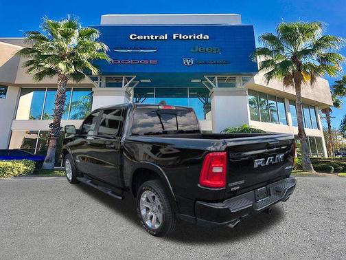 Diamond Black Crystal Pearlcoat 2025 RAM 1500 Big Horn/Lone Star