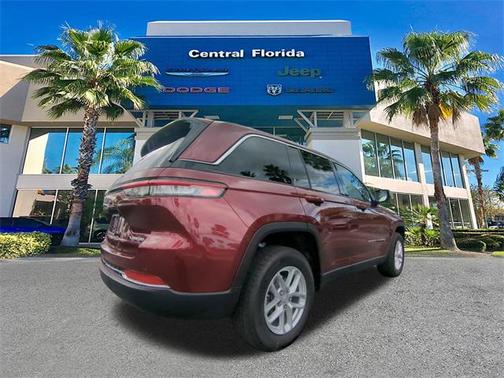 2025 Jeep Grand Cherokee Laredo