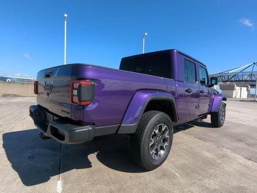 2026 Jeep Gladiator Sahara 4x4