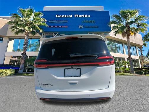 2026 Chrysler Pacifica L