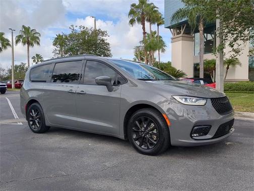 2021 Chrysler Pacifica Touring L