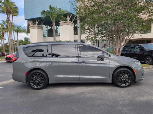 2021 Chrysler Pacifica Touring L