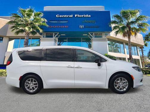 2026 Chrysler Voyager LX