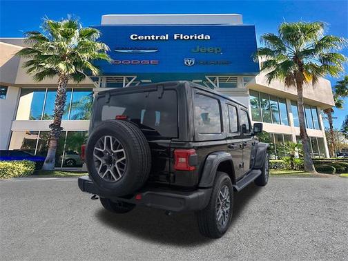2025 Jeep Wrangler 4-Door Sahara 4x4