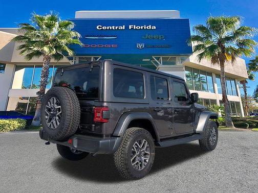Granite Crystal Metallic Clearcoat 2026 Jeep Wrangler 4-Door Sahara 4x4