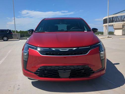 Red Hot Pearlcoat 2027 Chrysler Pacifica Limited