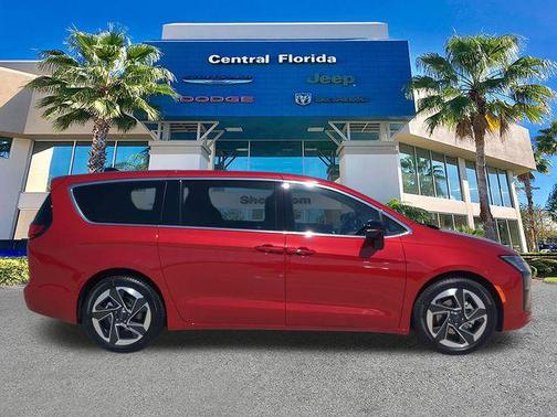 Red Hot Pearlcoat 2027 Chrysler Pacifica Limited