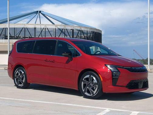 Red Hot Pearlcoat 2027 Chrysler Pacifica Limited