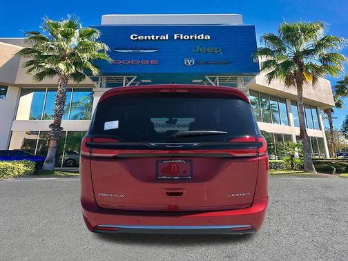 Red Hot Pearlcoat 2027 Chrysler Pacifica Limited
