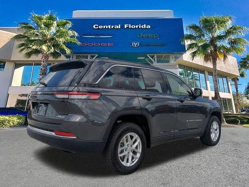 Baltic Gray Metallic Clearcoat 2026 Jeep Grand Cherokee Laredo