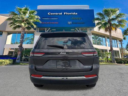 Baltic Gray Metallic Clearcoat 2026 Jeep Grand Cherokee Laredo