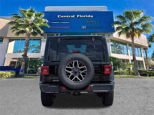 2025 Jeep Wrangler 4-Door Sahara 4x4