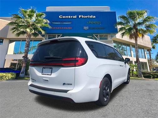 2023 Chrysler Pacifica Hybrid Touring L