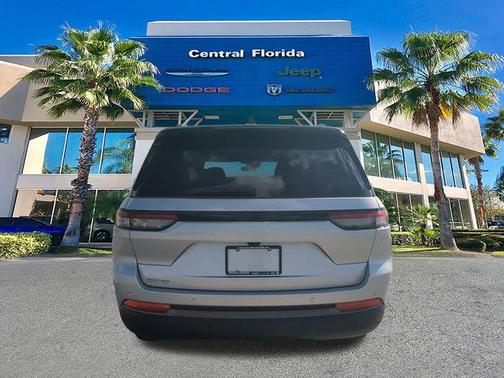 2026 Jeep Grand Cherokee Altitude