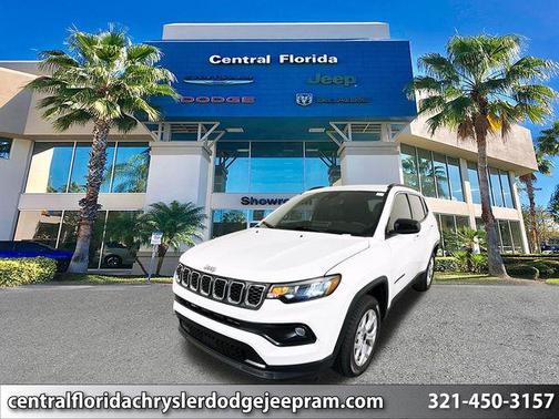 Bright White Clearcoat 2025 Jeep Compass Latitude