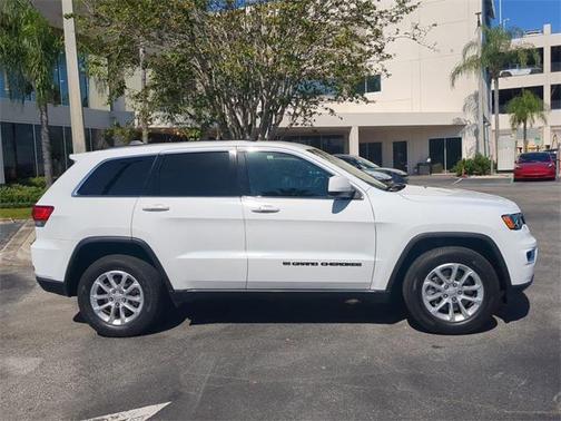 2022 Jeep Grand Cherokee Laredo