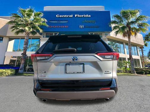 2021 Toyota RAV4 Hybrid SE